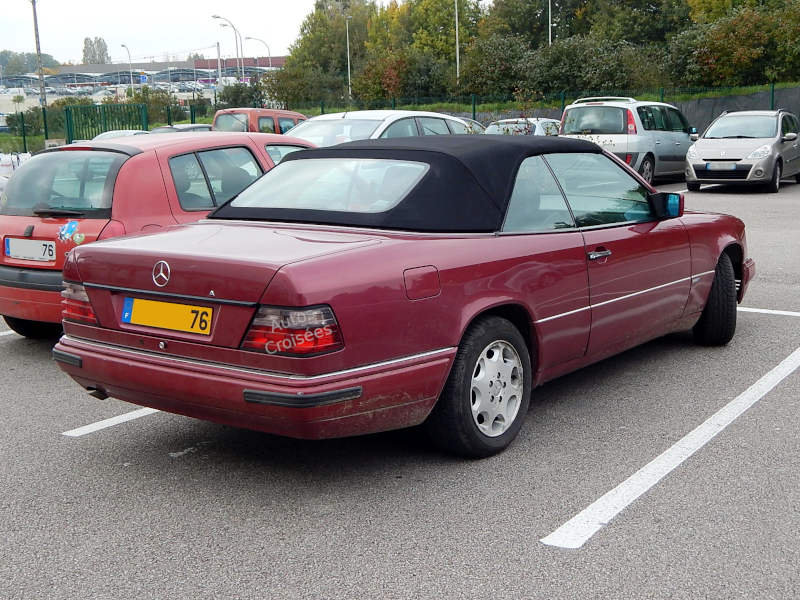MercedesE220CabW124ar1