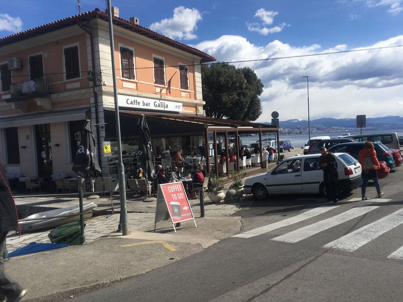 Opatija, le bar du port