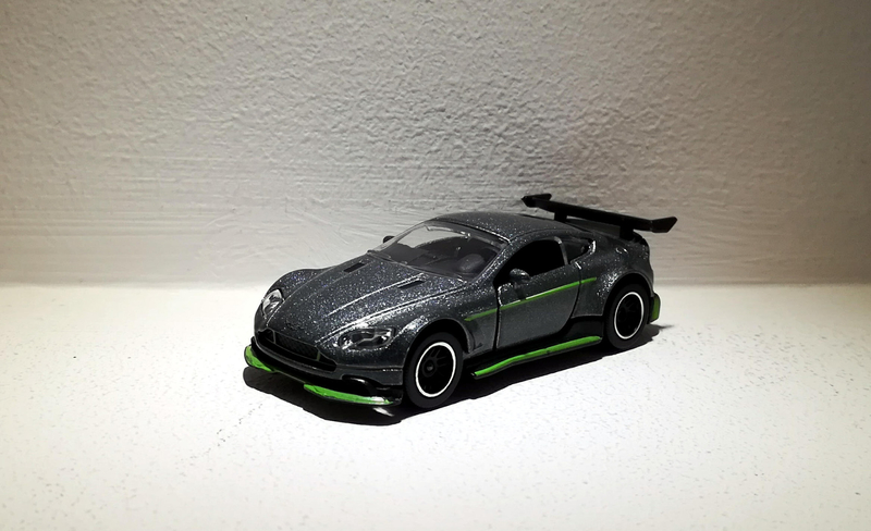 Aston Martin Vantage GT8 (Majorette) 02
