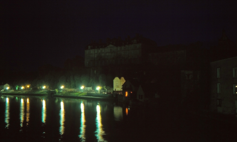D 93 11 31 Le château et la Sarthe à Sablé la nuit