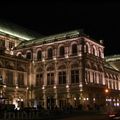 VIENNE, le Staatsoper illuminé à la sortie de Lohengrin.