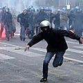 Une manifestation contre le du gouvernement italien et le chômage a dégénéré en guérilla urbaine à rome 