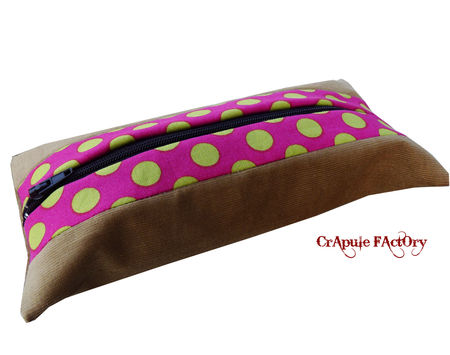 trousse_plate_velours_finement_cotele_beige_et_rose___pois_pistache300