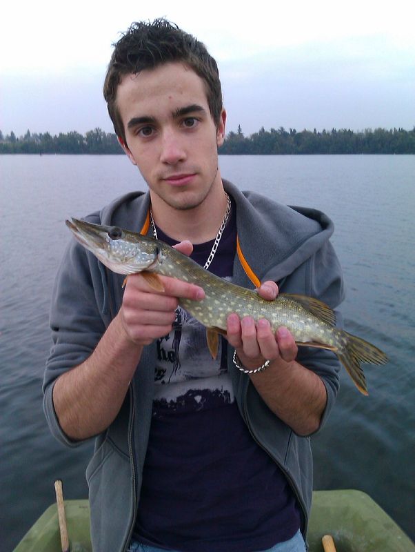 brochet 45 cm au grand large pike's fishing