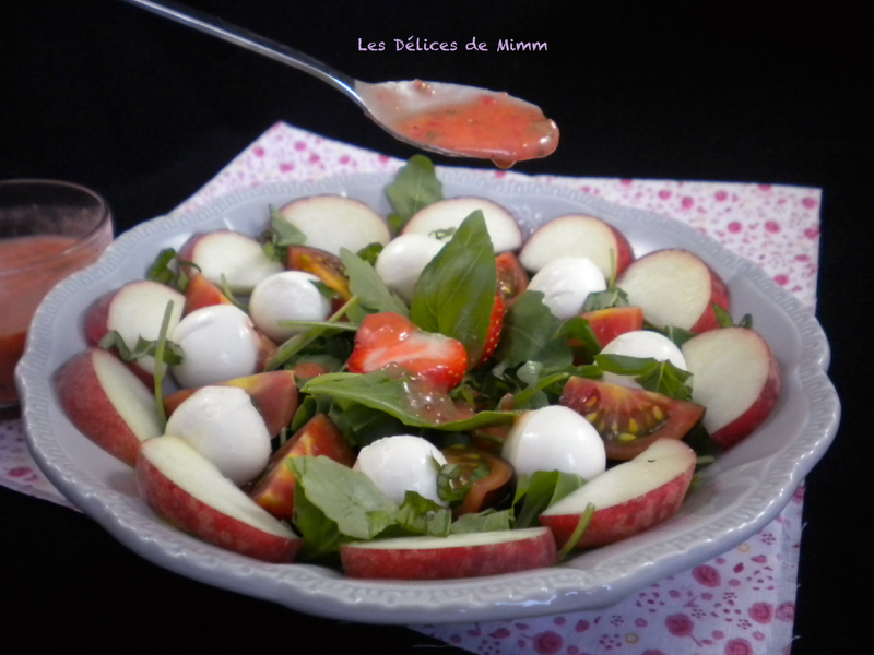 Salade à la mozzarella, pêches et vinaigrette à la fraise 3