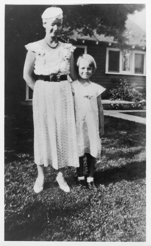 1933-norma_jeane_with_gladys-010-1a1