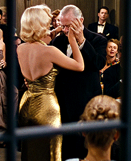 William_Travilla-dress_gold-1952-film-GPB-sc05-film-gif