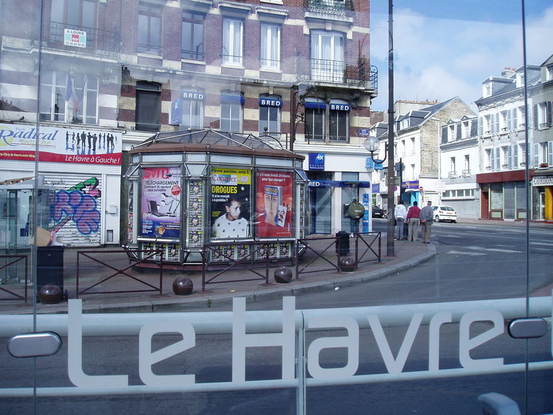 Le Quartier Colore Du Rond Point Photos Et Poemes