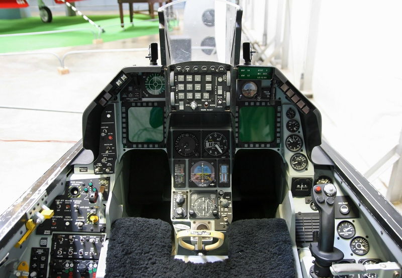 F-16-Cockpit-2