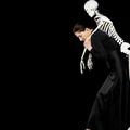 Carrying the skeleton I, de Marina Abramovic (2008). lepoint.fr © Adagp, Paris 2010