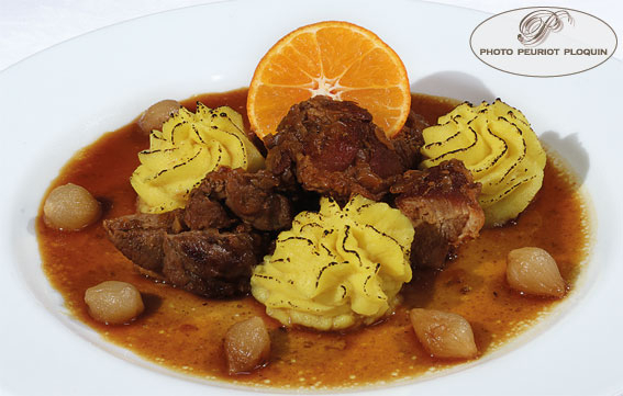 MOISSAC_LA_BUFFETERIE_buffet_des_plats_Canard_a_l_orange_puree_de_pommes_de_terre_et_celeri_au_curcuma