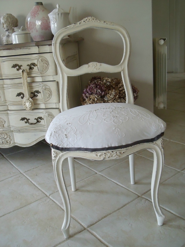 chaise blanche