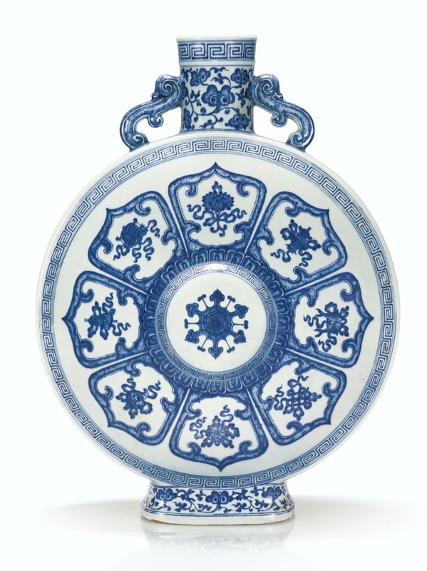 Importante gourde en porcelaine bleu blanc Marque et époque Qianlong