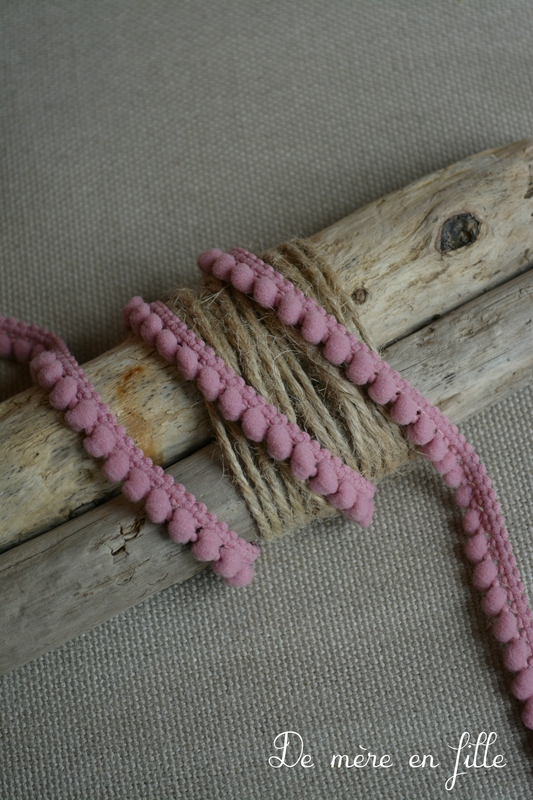 pompon décroché rose thé