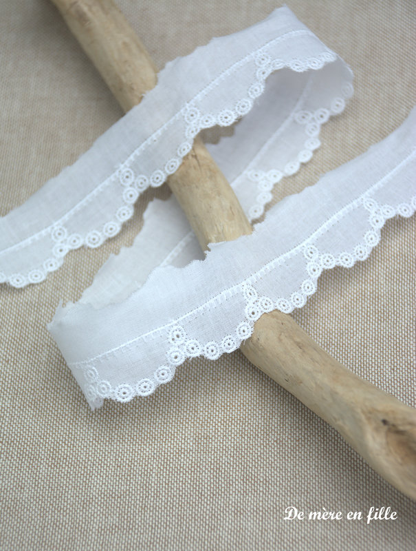 broderie anglaise vagues blanche