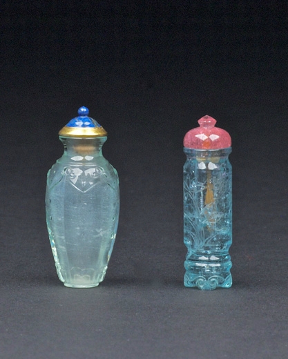 (left) A glass snuff bottle, carved in imitation of aquamarine
