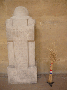 75000 - Paris - Saint-Louis des Invalides - stele1418