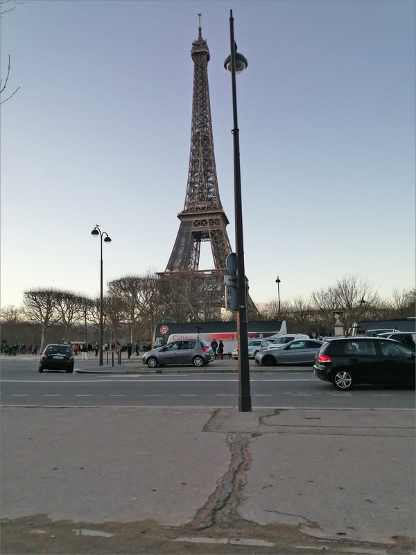 Paris tour Eiffel lampadaire dansent 201221