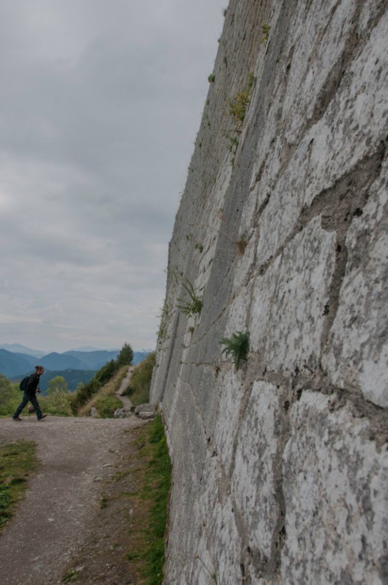 PASSE MURAILLE