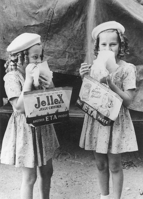 1946
