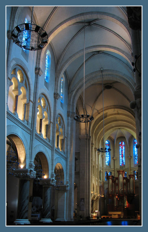 Lourdes, église du Sacré Coeur, intérieur