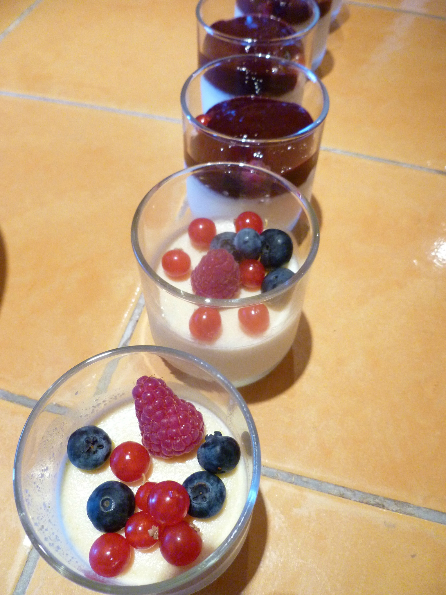 Panna cotta au nougat et coulis de fruits rouges - L &amp;#39;@telier de Stell@