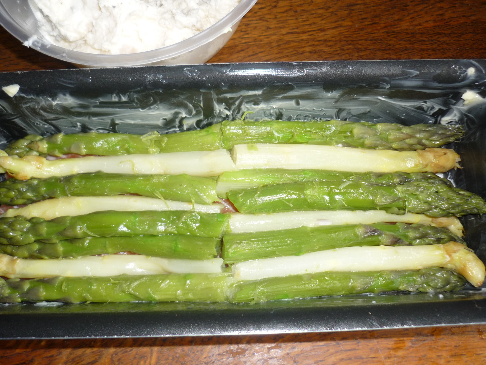TERRINE DE CABILLAUD ET SAUMON AUX ASPERGES VERTES ET VIOLETTES SAUCE