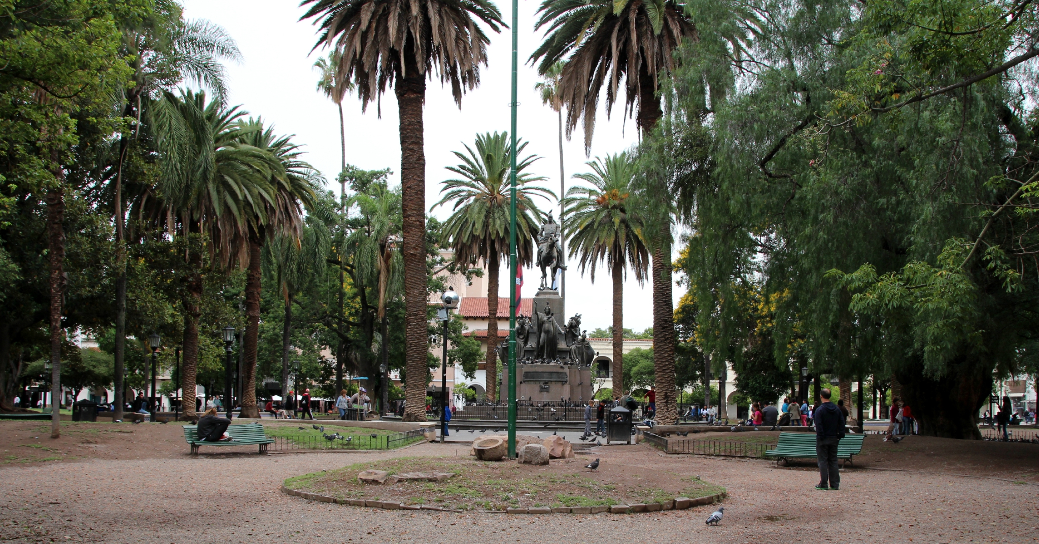 Plaza 9 de Julio Photo de Salta LES PIGEONS VOYAGEURS EN ARGENTINE