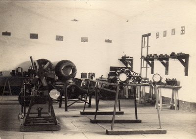 2eme_Regiment_de_Spahis_Marrakech_la_salle_de_demonstration_auto